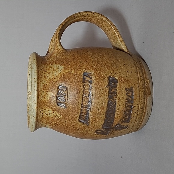 1978 Minnesota Renaissance Festival Pottery Mug Castle Design - Picture 2 of 7